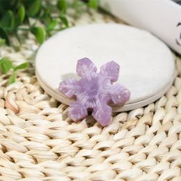 Decorative Figurines Natural Crystal Stone Snow Pendant Hand Carving Snowflake Sculpture Jewelry Crafts Healing For Gift