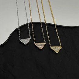 p Family's with Diamond Inlaid Triangle Geometric Collarbone Chain Necklace Women's Fashion Versatile Design Niche Neckchain Trend