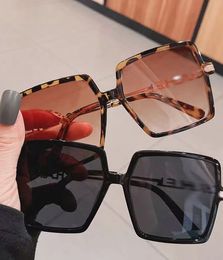 Korean version of large frame square simple black sunglasses female face small street photo fashion letter sunglasses Male trend sunglasses Designer sunglasses