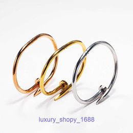 Car tiress Designer Woman Bangle Bracelet Fashion Unisex Charm Bracelets Personalised Creative Nail Open Titanium Steel Mens Have Original Box