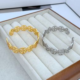 18K Gold Brand Luxury Hollow Designer Bangle Bracelet Retro Vintage Womens Silver Open Elegant Charm Bangles Bracelets Valentines Day Party Jewellery Gift