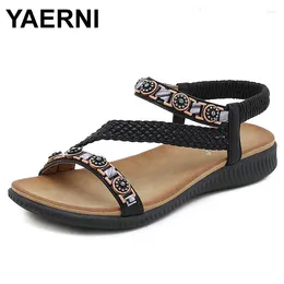 Sandals 2024 Women Flat Shoes Summer Luxury Designer Rhinestone Diamond Elegant Glitter Beach Black Silver Gold