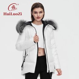 Leather HaiLuoZi 2022 New Women's Winter Jacket Short Hooded Natural Real Fox Fur Collar Women Coat Windproof Female Casual Parka 6001