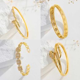 Designer Screw Bangle Bracelet Nails Love Fashion Luxury Jewelrys Carer Original Trendy 18K Gold Diamond for Women Men Nail Bracelets Silver Jewelry Bracelet P61C