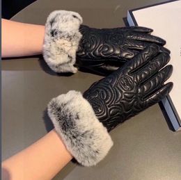 Gloves Winter Leather Gloves Designer Fur Cashmere Glove Ladies Luxury Warm Men Real Sheepskin Leather Glove Hardware Womens Mitten