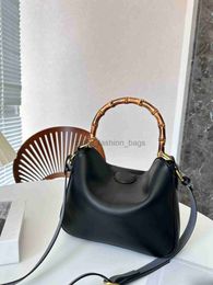 Cross Body Totes 2023 New Fasion andbag Luxury Designer Bag Elegant Fres Bamboo Joint Bag Cute Maing Elegant Retro One Soulder Crossbody Bagcatlin_fashion_bags