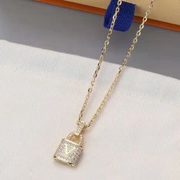 Fashion Designer Pendants Necklaces Crystal Letter Pendant 18K Gold Plated Titanium Steel Brand Necklace Pearl Chains Womens Wedding Jewellery Gifts