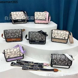 Trendy Letter Work Commuter Shoulder Bag 2024 New Fashion Bag Personalised Texture Western Style Crossbody Bag