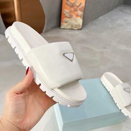 2024 Women's Rubber Designer Slippers Shoes Summer Beach Outdoor Cool Slipper Fashion Wide Designers Slides Lady Household Slide Flat Flip Flops Sandals With Box