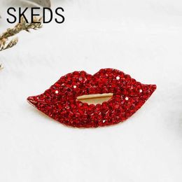 Other Fashion Accessories Fashion Women Red Lips Full Rhinestone Luxury Brooches Pins Creative Sexy Crystal ShinParty WeddJewelry Accessories Gift J240105