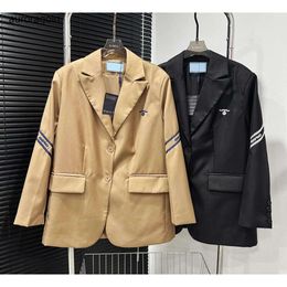 2024Top Women's Suit Coat Early Spring Designer Jackets Fashion Matching Inverted Triangle Letter Top Medium and Long Suits Nylon Jacket
