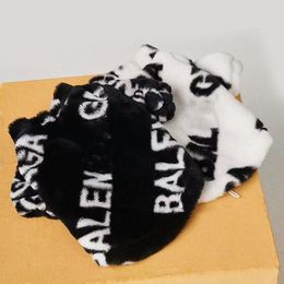 Winter designer dog black and white fur coat classic letter pattern thickened warm pet coat cat jacket thickened Teddy Schnauzer Bomei pet clothing