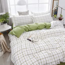 Fashion Bedding Set White Green Double Bed Linens Nordic Duvet Cover Pillowcase Queen Size Flat Sheet Classic Grid Kids Winter 240105