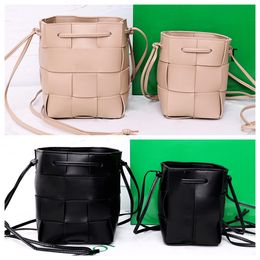 Mini Luxury Designer woven bucket bag Shoulder Bags Designer bag crossbody bag Womens Fashion Brand Grid Woven bag matte leather Tether rope bucket bag phone bag