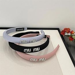 Headbands miu letter rhinestone thickened sponge headband headband highend hair accessories headband niche temperament pressing hair head n