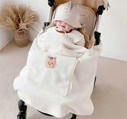 Blankets Cartoon Baby Blanket Coral Fleece Embroidered Bear Warm Comforter Stroller Infant Cloak Nap Cover