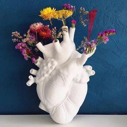 Heart Shape Flower Vase Resin Vase Dried Flower Container Vases Pots Body Sculpture Desktop Flower Pot Home Decoration Ornaments 240105