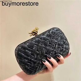 Designer Women Clutchs Bag BottegaaVeneta Dinner Woven Genuine Leather 24 Early Spring Super textured Sheepskin Woven Petal Bag Evening Bag Elegant Simple anqq