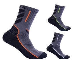 Outdoor Climbing Hiking Cycling Running Skiing Socks Men Hightop Sport Socks Quick Dry Breathable Absorb Sweat Antibacterial L2228557652