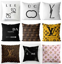 Designer Black and White Throw Pillow Classic Letter Logo Printed Home Pillow Cover Minimalist Sofa Decoration Cushion 45 * 45cm Pillow Core Detachable