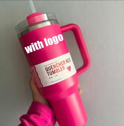 US STOCK Pink Parade Cosmo Pink com 1: 1 H2.0 40 onças copos de aço inoxidável com tampa de alça de silicone e canecas de carro de viagem de palha Continue bebendo garrafas de água fria