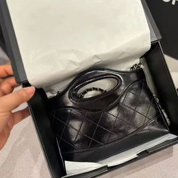 The new 2024 small fragrance chain Senior Diamond Cheque tote bag oblique span stylish shoulder bag