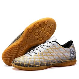 Professional men's soccer shoes TF training Soccer Rubber soled Lovers Low top outdoor sneakers Casual 240105