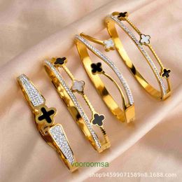 2024 Luxury VAN Clover Designer Bracelet Pearl Leaf Light Fanjia Four Grass Stainless Steel Female Titanium Gilded Smooth Face With Box