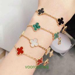 Luxury Van Designer Bracelet Leaf Clover Charm Bracelets 18K Double sided Lucky Fashion Light Five Flower Fritillaria Classic With Box