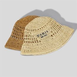 Fashionable wide Brim women's bucket hat summer straw hat women's sun shading hat luxury designer hat fashionable striped girl beach hat 240105