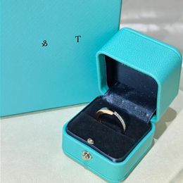 Classic Trendy Luxury Designer Rings for Women Colour Separation Fashion and Exquisite U-lockTrend Band Simple Designer Jewellery holiday Onbv