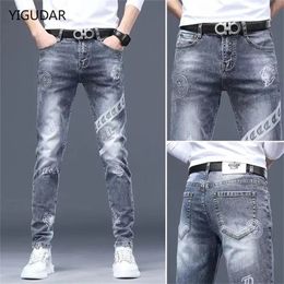 Mens stretch denim print pants jeans Korea slimming trendy casual allmatch light luxury men for 240104