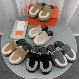 Famous designers recommend slippers and flat sandals series, non-slip and wear-resistant outsole casual and high-end feeling, and the comfort is also great size35-40
