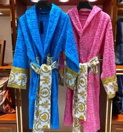 Velvet Bathrobe Robe Designers Baroque Fashion Pyjamas Mens Women Letter Jacquard Printing Barocco Print Sleeves Shawl Collar Pocket Belt 100% Cotton 69ess