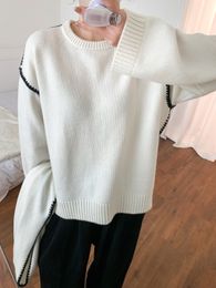 Round necked hooked edge sheep knitted sweater for warmth