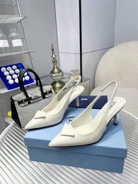 Sandali di moda triangolo da 75 mm pompe Italia donne perfette puntate punta di piedi elasticizzata in pelle bianca designer in pelle bianca designer banchetto di sandalo tacchi alti tacchi box eu 35-43