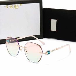 10% OFF Wholesale of sunglasses New Blue Resistant Girls' Fashion Trend Flat Light Mirror for Travel Shopping Leisure Frame Glasses 811