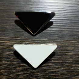 Brooches Metal Triangle Letter Brooch Women Girl Triangle Brooch Suit Lapel Pin White Black Fashion Jewellery Accessories Gift