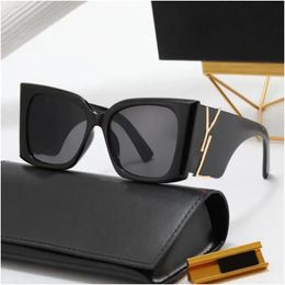 Wide legs Fashion Sunglasses For Women hot designer Summer Style Anti-Ultraviolet Retro Plate Square Full Frame Glasses Random Boxx