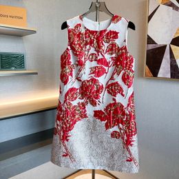 Vestidos femininos marca de moda europeia em torno do pescoço sem mangas fio ouro vermelho floral bordado mini vestido