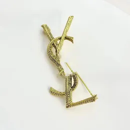 GG GG Brand Designer Letter Pins Brooches Women Gold Crystal Pearl Rhinestone Cape Buckle Brooch Suit Pin Wedding