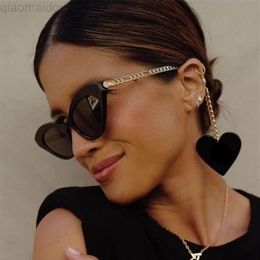 Charm Black Cat Eye Sunglasses Women Italy Designer Metal Chain Eyewear Detachable Heart Pendant Sunglasses Fashion L220801263h