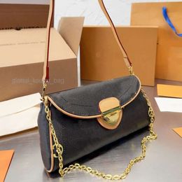 2024 New Chains Bags Designer Totes Crossbody Bag Luxury Leather Handbags Fashion One Shoulder Women Letter Purse Phone Wallet versatile