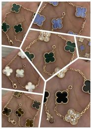 Bracelets Designer fourleaf clover bracelet luxury 18k fourleaf clover Pearl 4leaf gold laser brand bracelet earrings charm bracelet neck