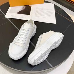 Well-known designer women casual sports canvas shoes big brand stars wear the same style with low-end fashion design plus high thick bottom show high leg length