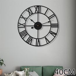 40cm Large Outdoor Garden Wall Clock Nordic Metal Roman Numeral Wall Clocks Retro Iron Round Face Black Home Office Decoration LJ2236Q