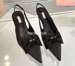 2024 sandals petite mid heel high heels designer satin silk pointed bow rhinestone black pink fashion party office caree