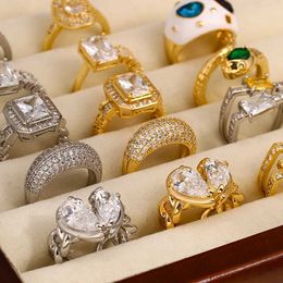 Band Rings Luxury Halo Ring Heart Couple Rings Vintage Oval Zircon Crystal Wedding Band Cluster Emerald Snake Open Rings Jewellery GiftL240105