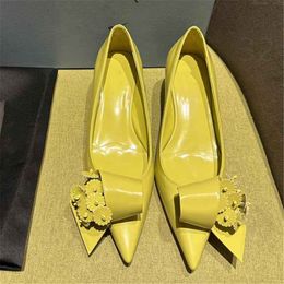 Fashion Dress Shoes Women Leather 2024 Pradity High Heel Metal Buckle Letter Logo Wedding Party Business Casual Flat Shoes 01-029