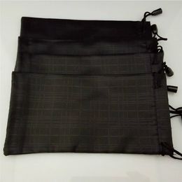 100 pcslot Glasses Case Soft Waterproof Plaid Cloth Sunglasses Bag Pouch Black Color Wholesale Good Quality Y90 240106